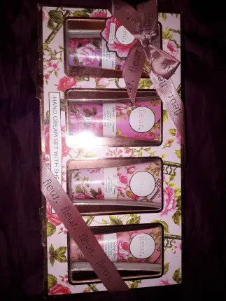 Juego de crema para manos fleur con man Foto