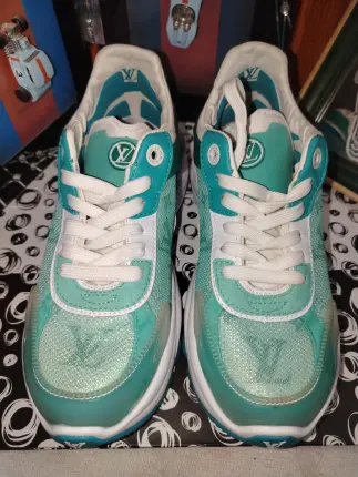 tenis L.V Foto