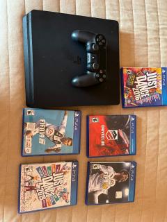 En venta PlayStation 4 Slim Foto
