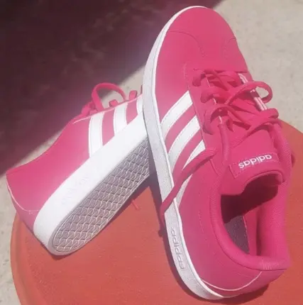 Tenis deportivo Foto