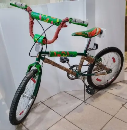 bicicleta juvenil BMX Foto