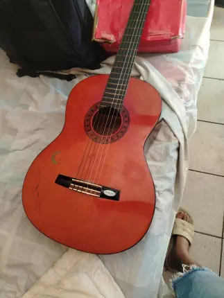 guitarra valencia usada Foto