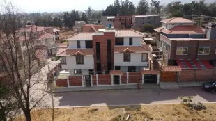 Casa en venta a estrenar zona tiquipaya Foto