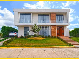 En Venta Exclusiva Casa en Cond. Foto