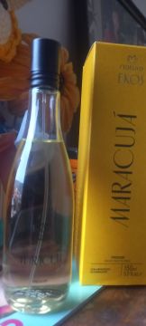 perfume y crema de manos de natura Foto