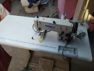 máquina de costura en venta Foto