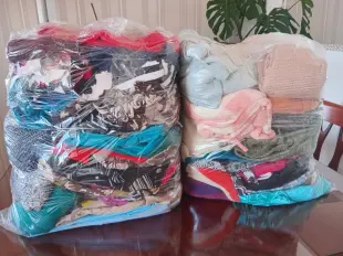 De oferta! Fardo de ropa de mujer Foto