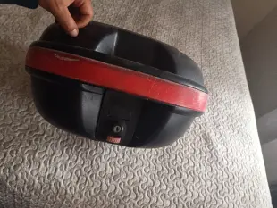 baulera para moto en buen estado Foto