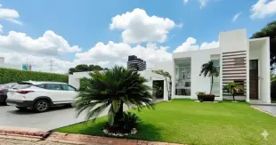 Casa en alquiler – Colinas del URUBO I Foto