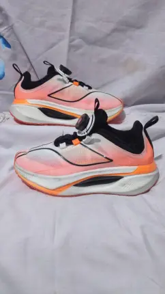 tenis para niños cómodos y con esti Foto