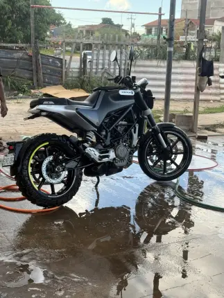 Husqvarna Svartpilen 200 Foto