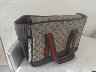 bolso transportador de mascota Foto