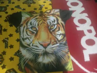 polera con diseño de tigre Foto