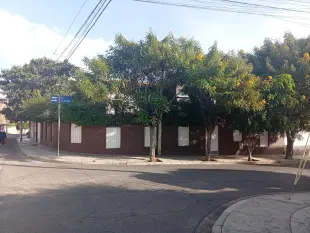 Venta de casa dos pisos en las cuadras Foto