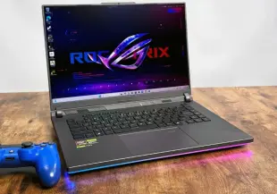 Asus ROG Strix g16 r9 8940Hx rtx 5060 Foto