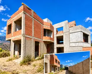Casas en obra gruesa en Achumani Foto