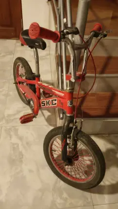 bicicleta mediana para niño Foto
