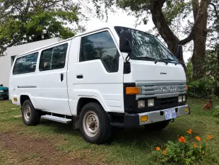 Minibus Toyota Dyna año 90 Foto