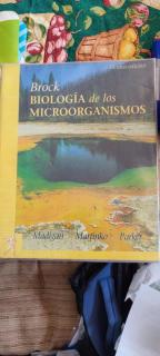 libro en buen estado de microbiología Foto