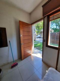 Venta de puertas MDF, madera maciza diseños exclus Foto