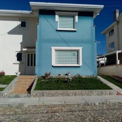 VENDO CASA DE 2 PISOS Foto