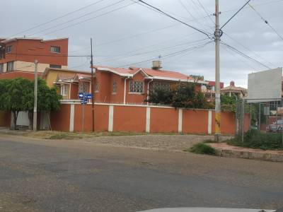 CASA EN VENTA PROXIMO AL AEROPUERTO Foto