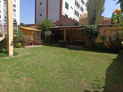 CASA CON PAPELES AL DIA Foto