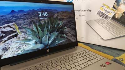 Laptop HP 15 (nueva en caja) Foto