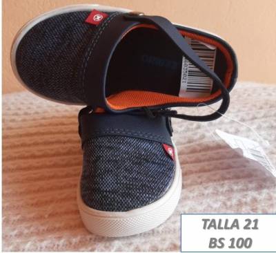 Tenis y calzados para mujeres Foto