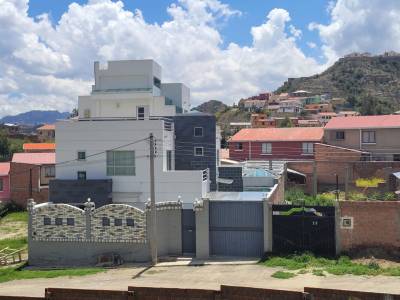 CASA MODERNA EN VENTA  LOMAS DE ACHUMANI Foto