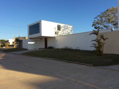 CASA EN URUBÓ EN CONDOMINIO CERRADO Foto