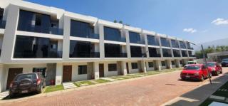 HERMOSAS CASAS DE 4 DORMITORIOS Foto